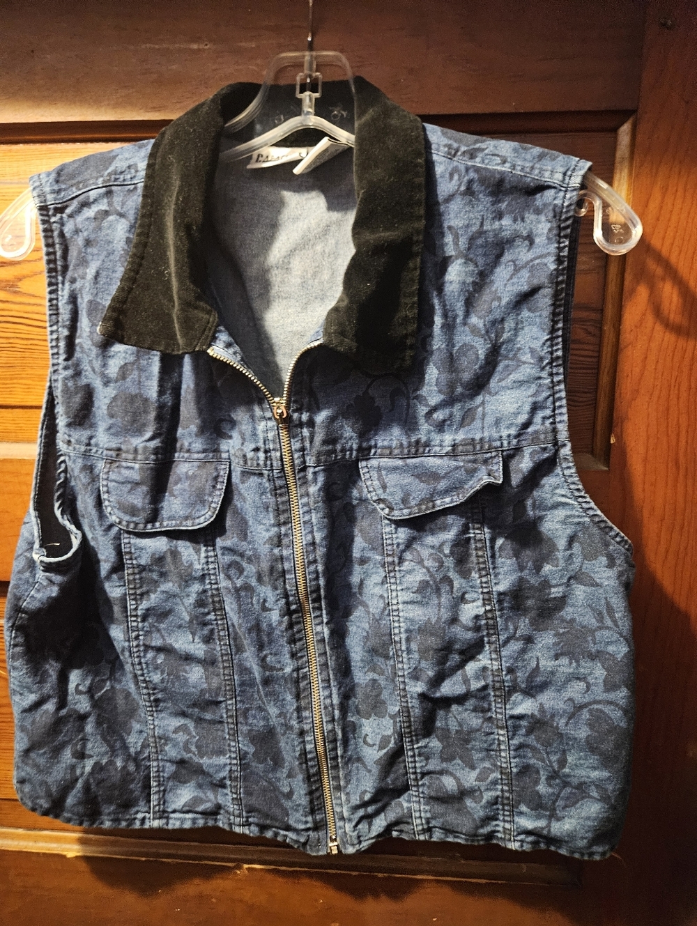 Vtg 90's Capacity Denim Floral Print Zip-Up Vest with Black Velvet Collar